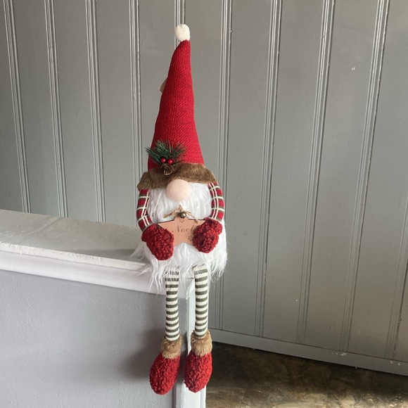 NWT- STUNNING- 28.5” Red Holiday Gnome Sitter Decoration w/ a Wooden NOEL Star - Picture 8 of 17